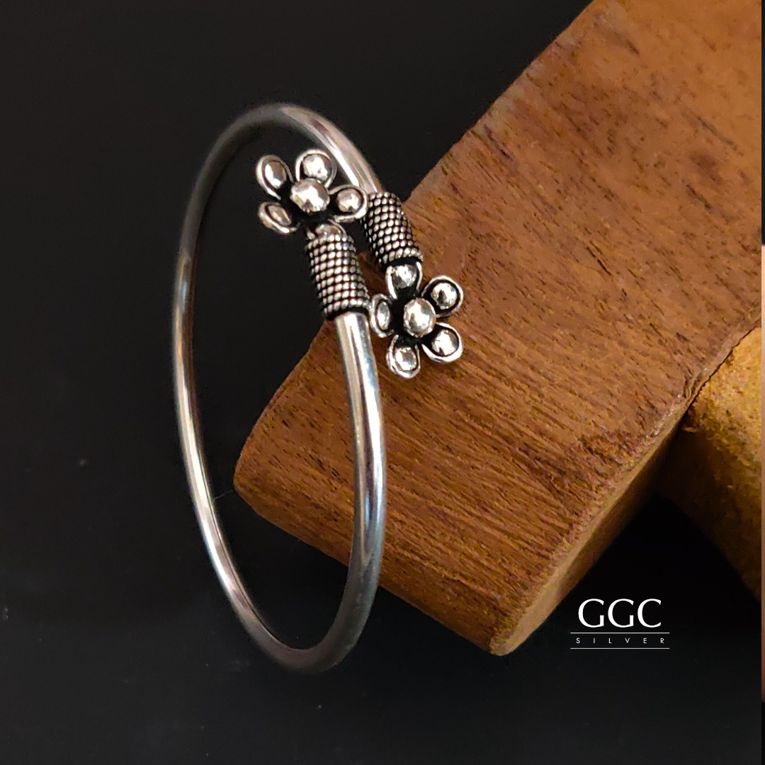 Floral adjustable kada