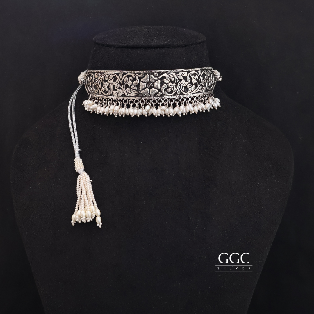 Floral Design Pearl Choker