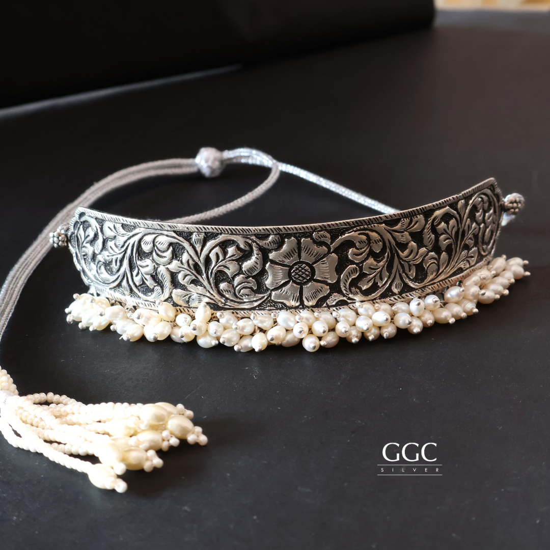 Floral Design Pearl Choker