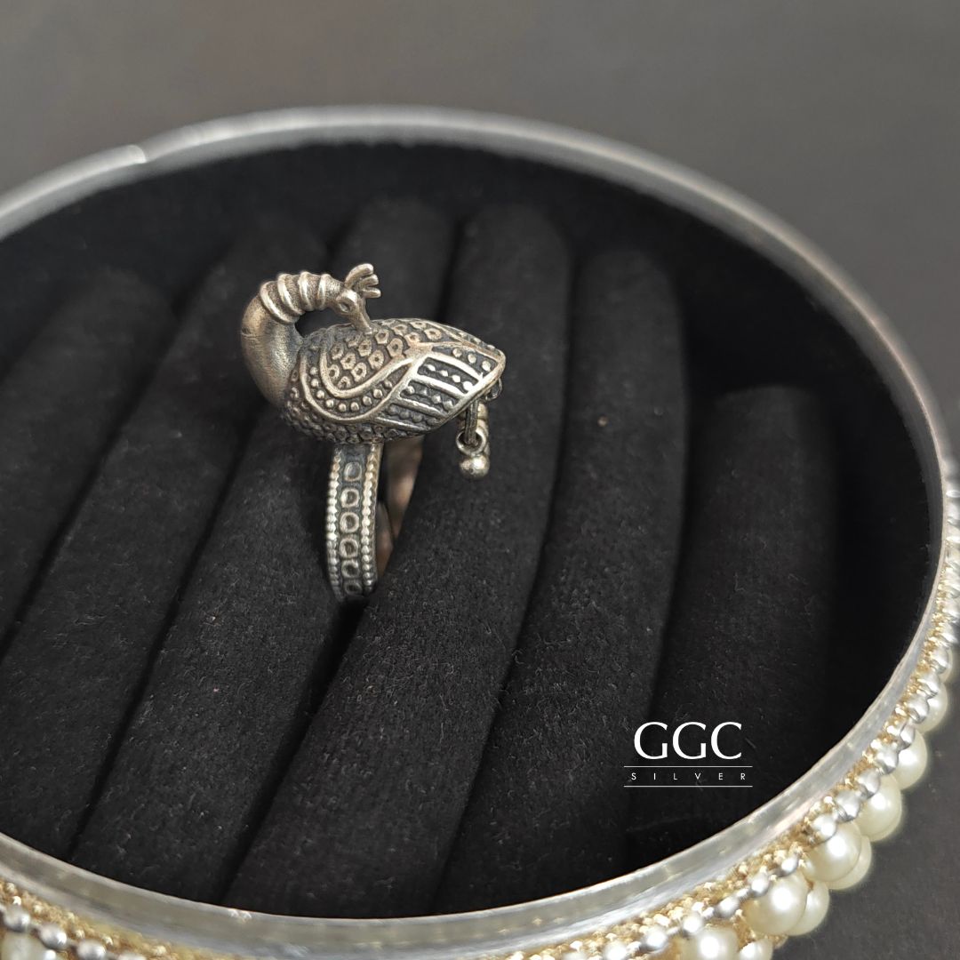 Peacock ring