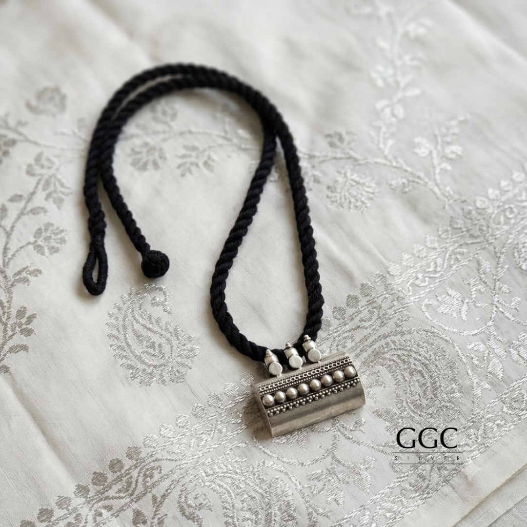Amulet style