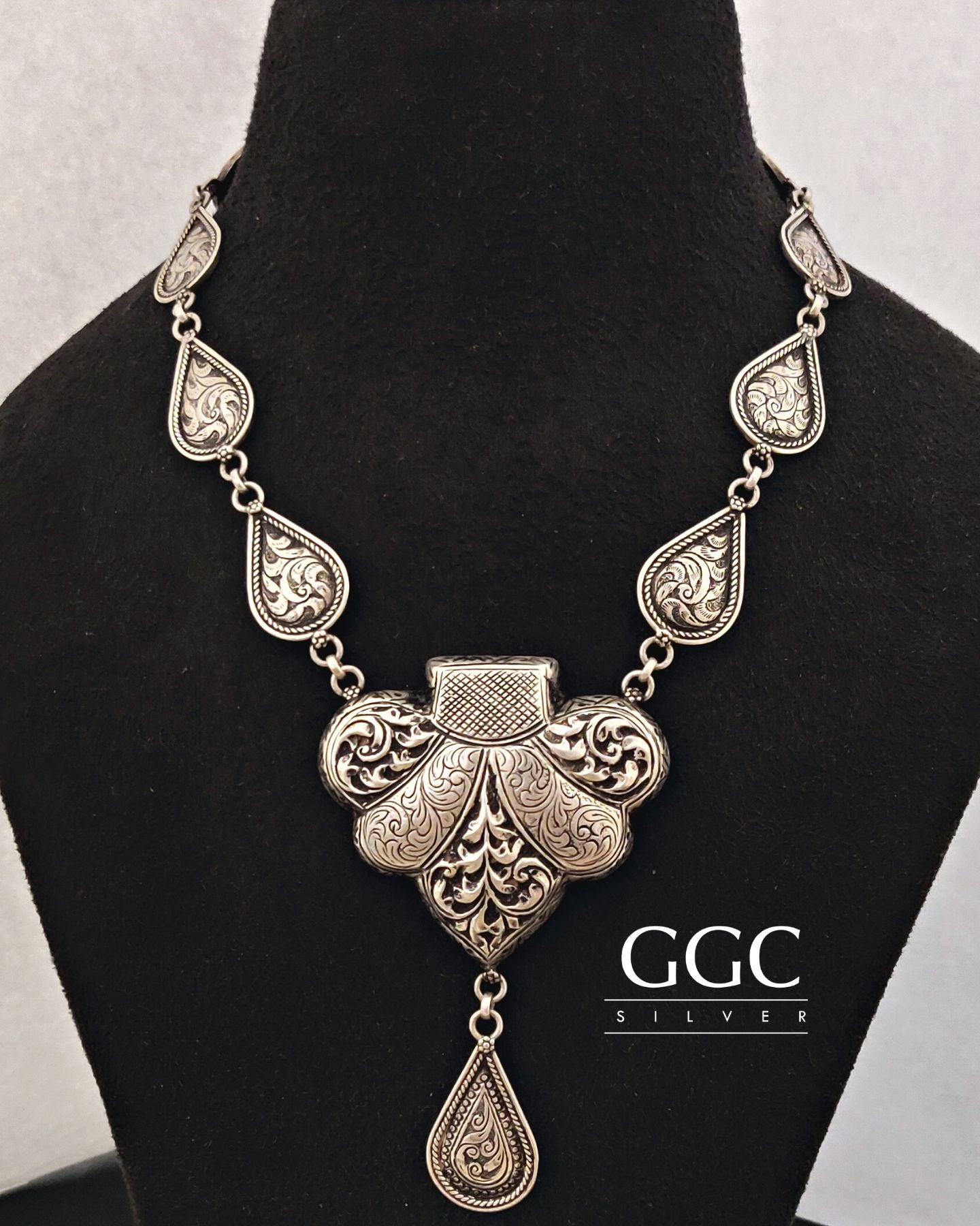 Chitai necklace