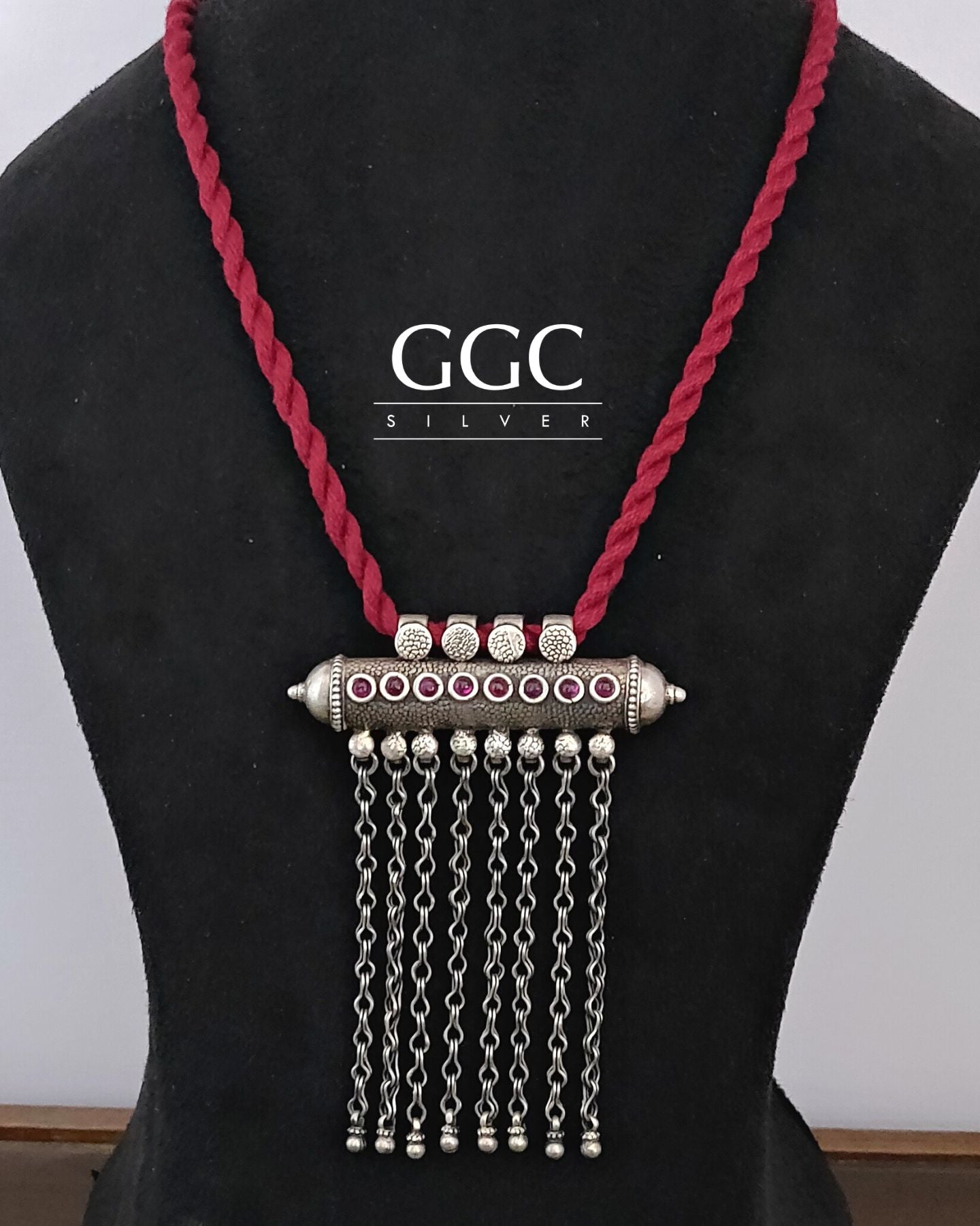 Vintage pendant necklace