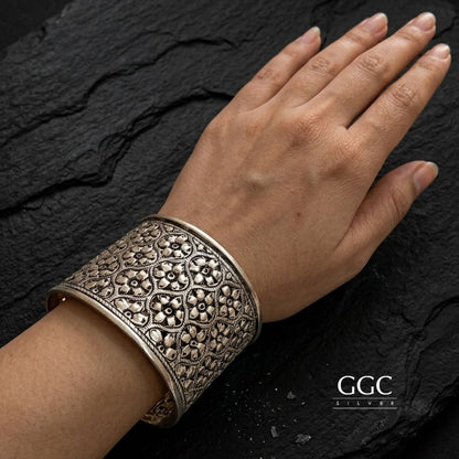 Zali floral cuff