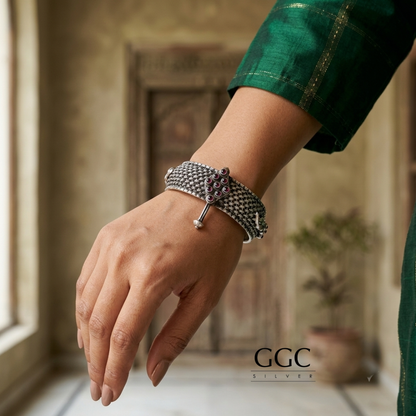 Woven kada