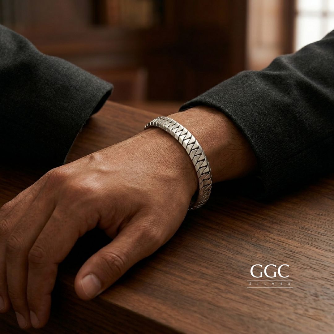 Matte finished men's bracelet