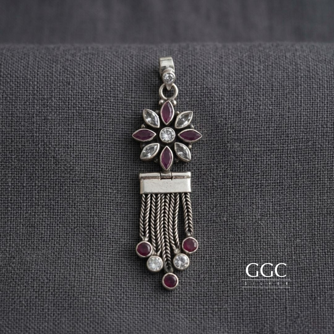 Zircon pendant set