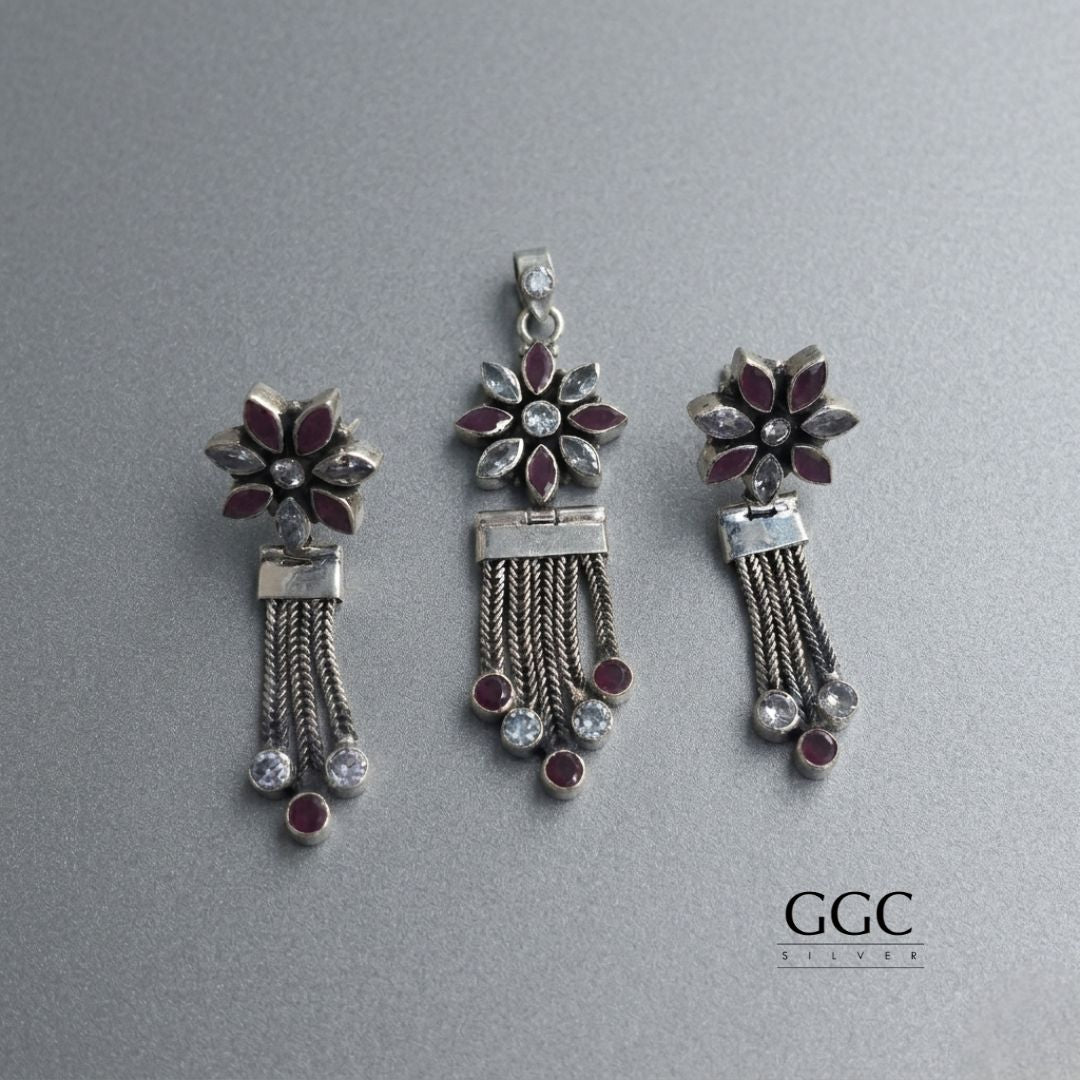 Zircon pendant set
