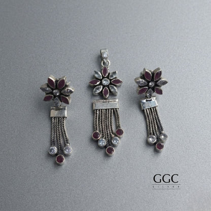 Zircon pendant set