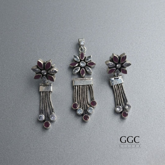 Zircon pendant set