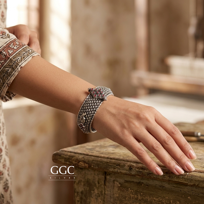 Woven kada