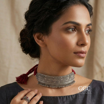 Nakashi floral design choker