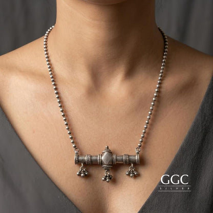 Modern pendant necklaces