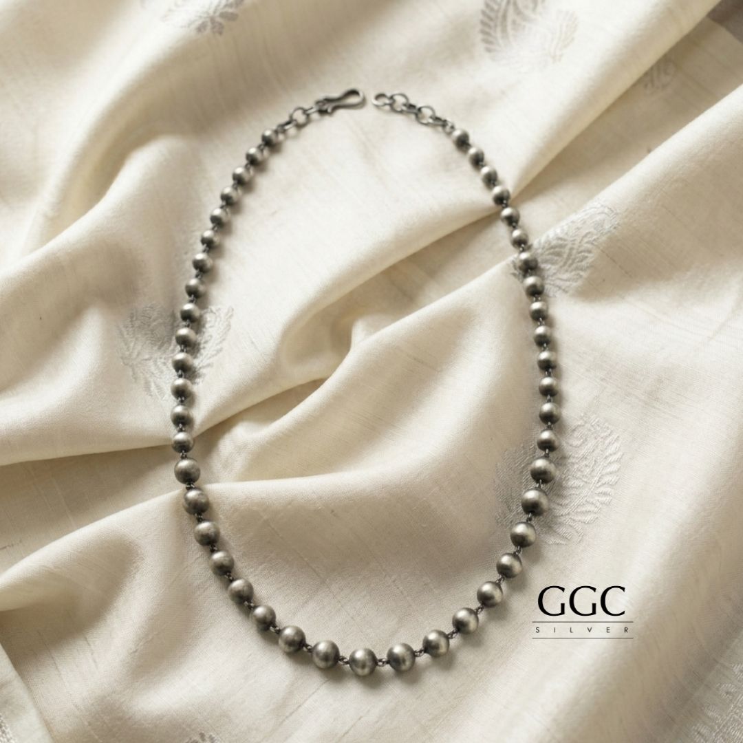 Silver ball necklace