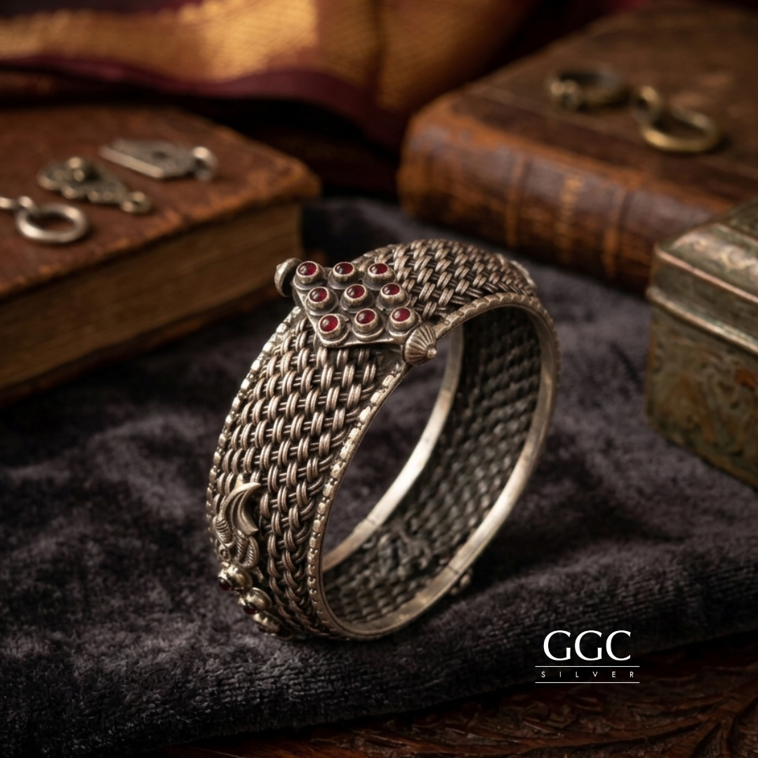 Woven kada
