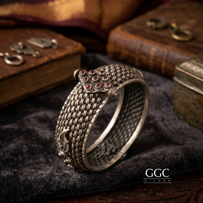Woven kada