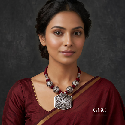 Floral Design Necklace
