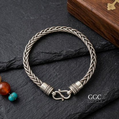 Twisted unisex bracelet