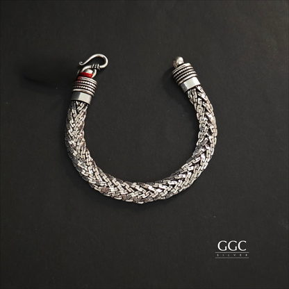 Twisted unisex bracelet
