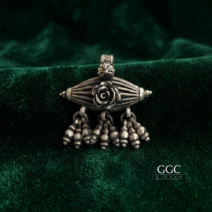 Traditional pendant