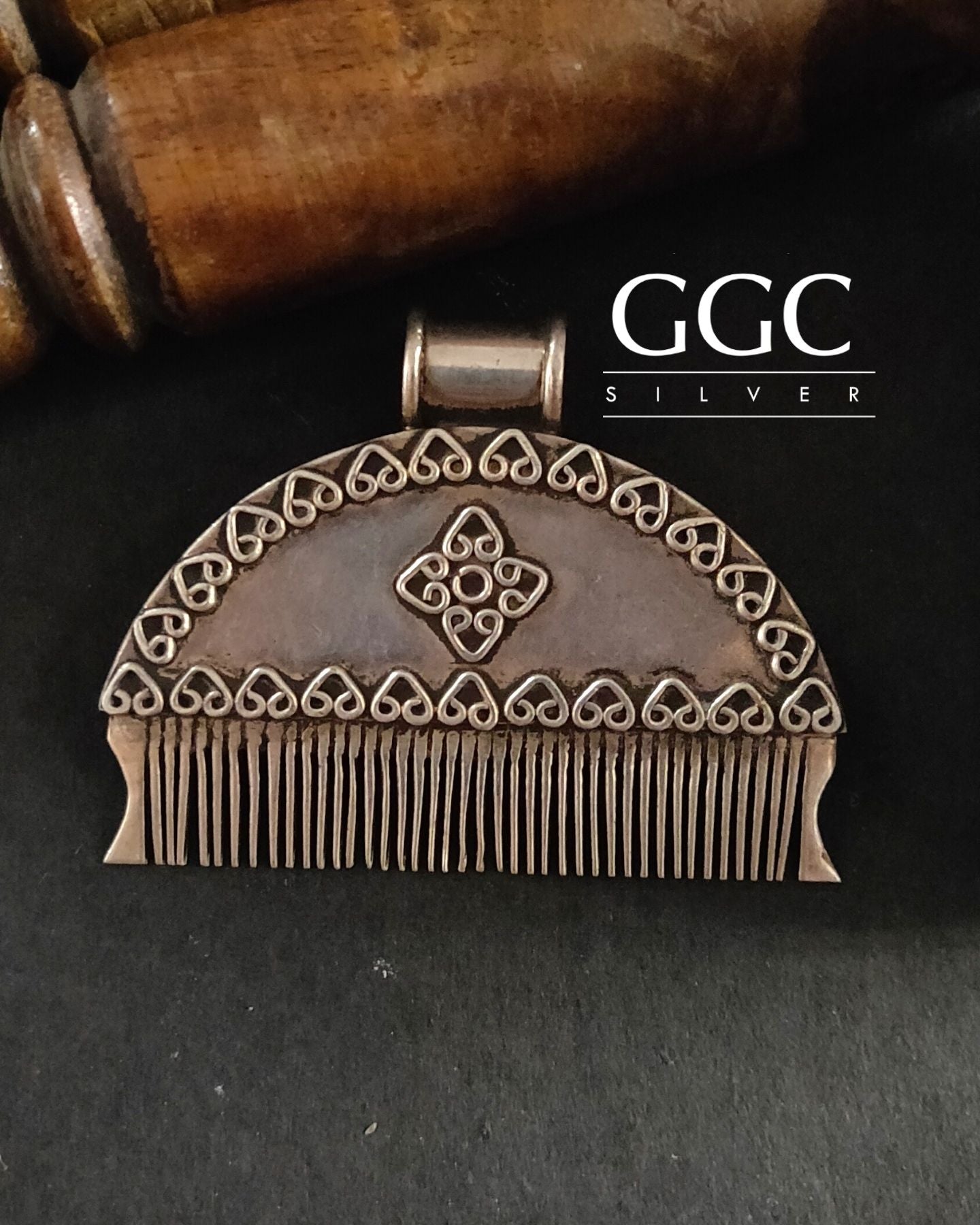 comb pendant