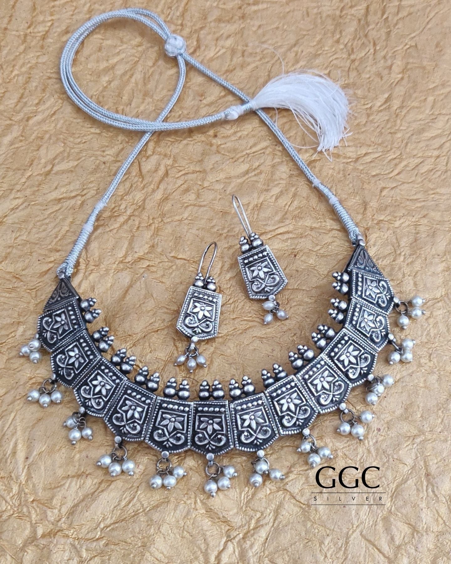 Tribal Pearls Necklace Set